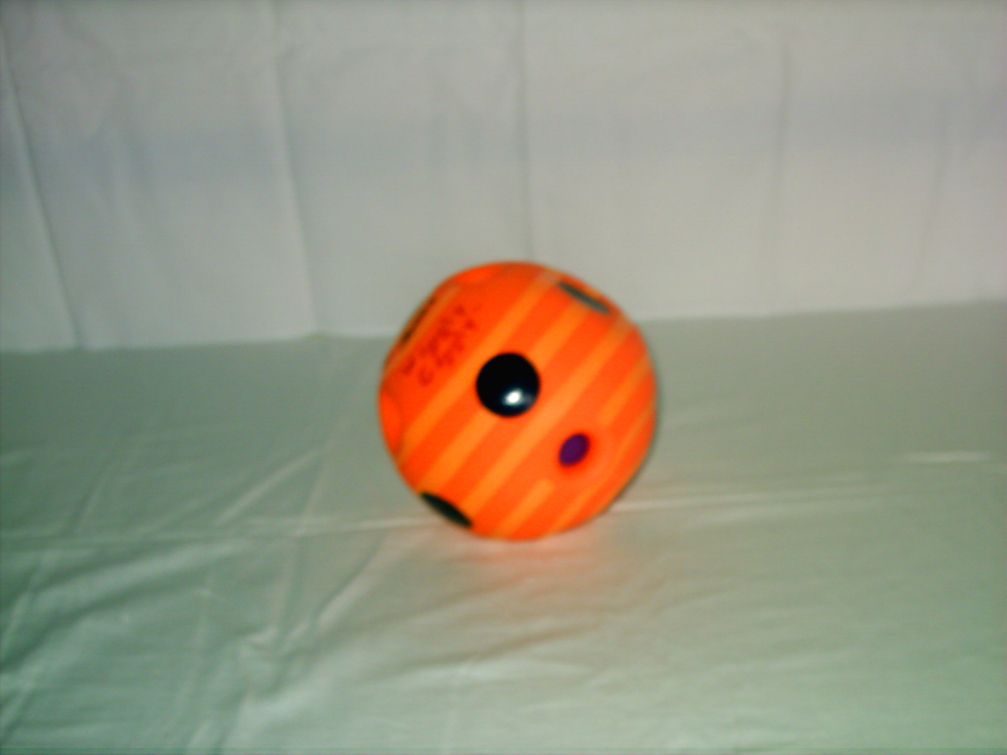 B001 Orange bal met grijpgaten